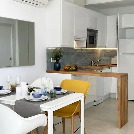 Charming Sea View Hideaway At Marbella's Marina