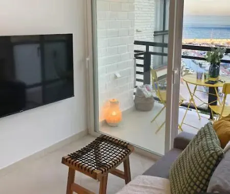 Charming Sea View Hideaway At Marbella's Marina *